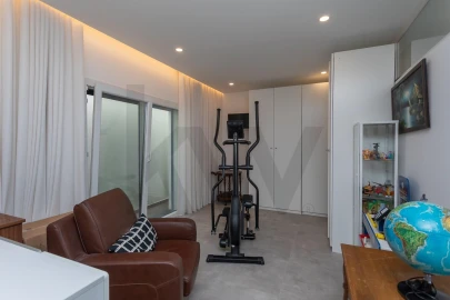 Moradia T4 para Venda em Carnaxide e Queijas
