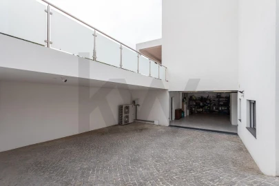 Moradia T4 para Venda em Carnaxide e Queijas
