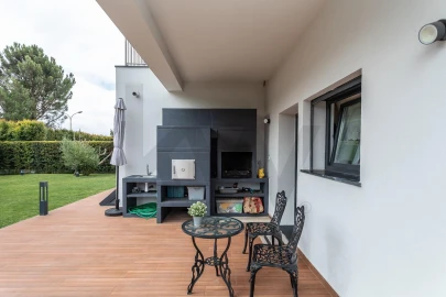 Moradia T4 para Venda em Carnaxide e Queijas