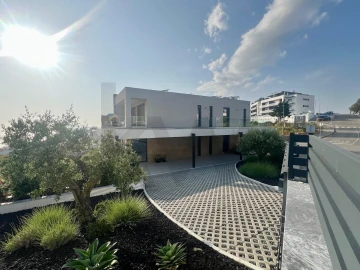 Moradia T4 para Venda em Carvoeira
