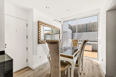 Apartamento T2 para Venda em Campolide