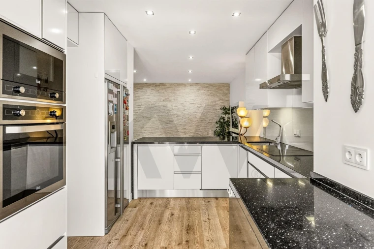 Apartamento T2 para Venda em Campolide Foto 9