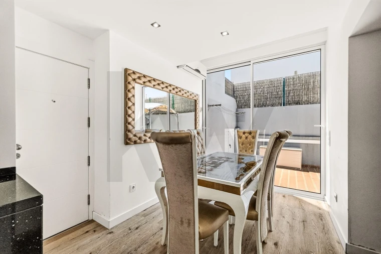 Apartamento T2 para Venda em Campolide Foto 11