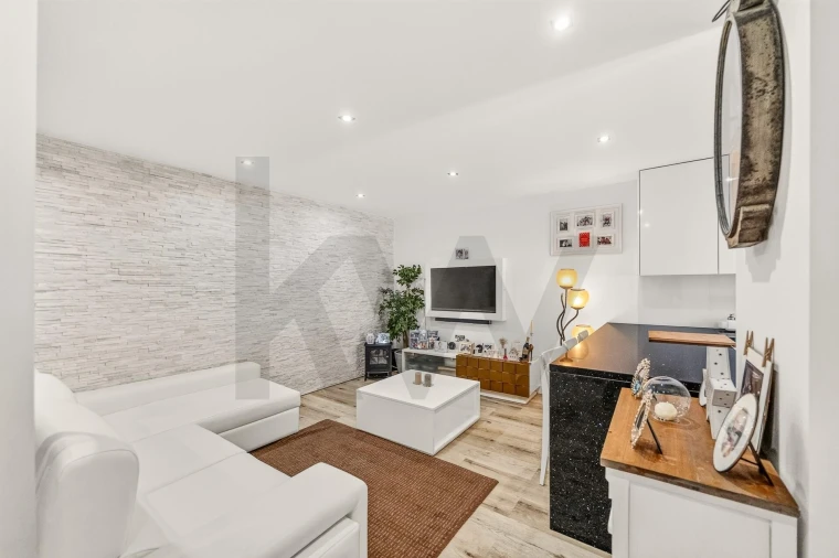 Apartamento T2 para Venda em Campolide Foto 6
