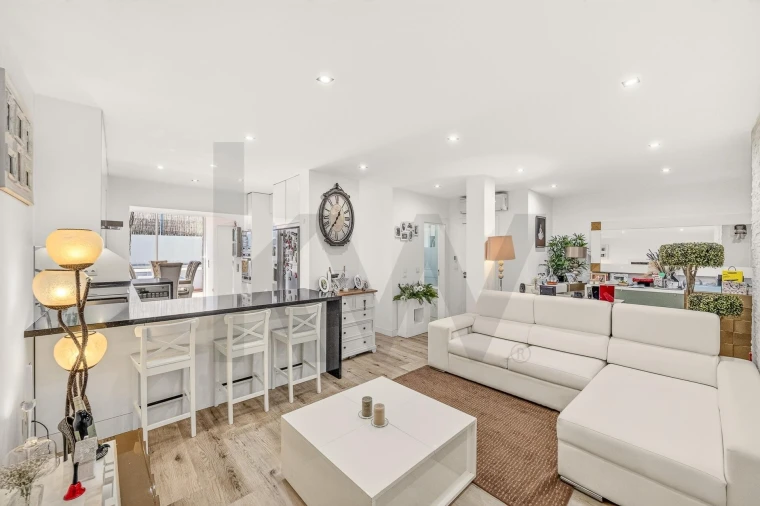 Apartamento T2 para Venda em Campolide Foto 7