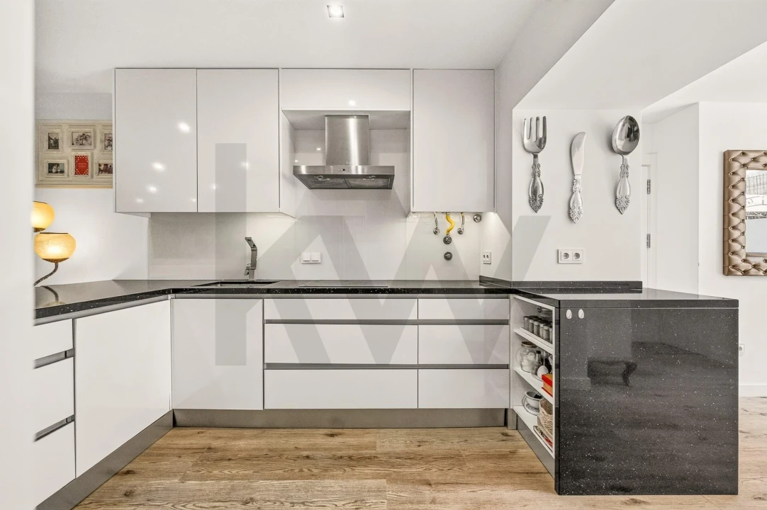 Apartamento T2 para Venda em Campolide Foto 10