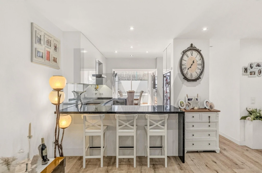 Apartamento T2 para Venda em Campolide Foto 8
