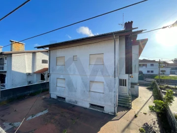 Moradia T3 para Venda em Vila de Cucujães