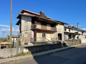 Moradia T3 para Venda em Vila de Cucujães