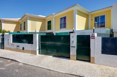 Moradia T5 para Venda em São Domingos de Rana