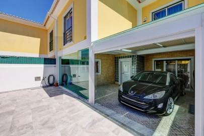 Moradia T5 para Venda em São Domingos de Rana