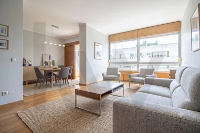 Apartamento T3 para Venda em Oeiras e São Julião da Barra, Paço de Arcos e Caxias