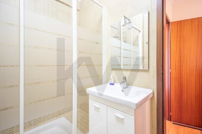 Apartamento T3 para Venda em Oeiras e São Julião da Barra, Paço de Arcos e Caxias