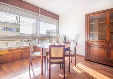 Apartamento T3 para Venda em Oeiras e São Julião da Barra, Paço de Arcos e Caxias