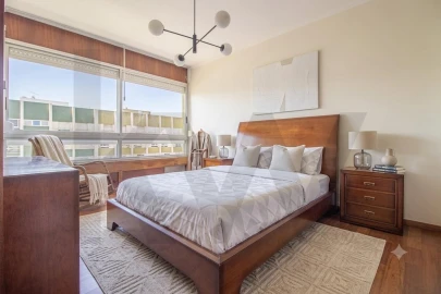 Apartamento T3 para Venda em Oeiras e São Julião da Barra, Paço de Arcos e Caxias