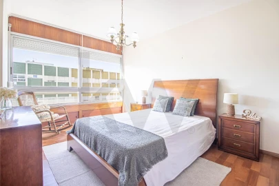 Apartamento T3 para Venda em Oeiras e São Julião da Barra, Paço de Arcos e Caxias