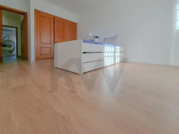 Moradia T5 para Venda em Algueirão-Mem Martins