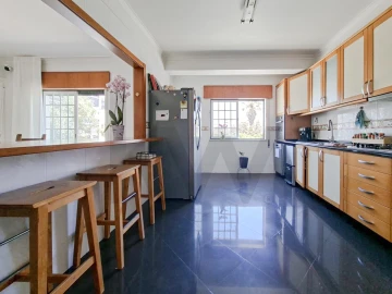 Moradia T5 para Venda em Algueirão-Mem Martins