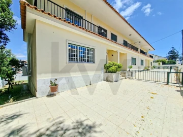 Moradia T5 para Venda em Algueirão-Mem Martins