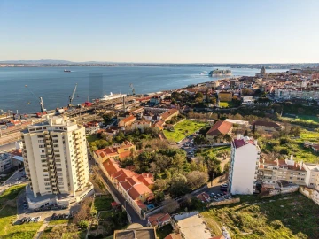 Moradia T7 para Venda em Penha de França