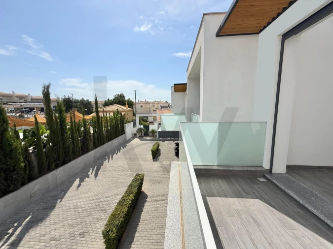 Moradia T3 para Venda em Albufeira e Olhos de Água Foto 36