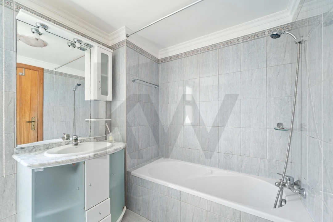 Apartamento T2 para Venda em Caniço Foto 21