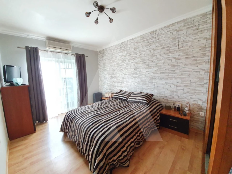 Apartamento T3 para Venda em Quelfes Foto 6