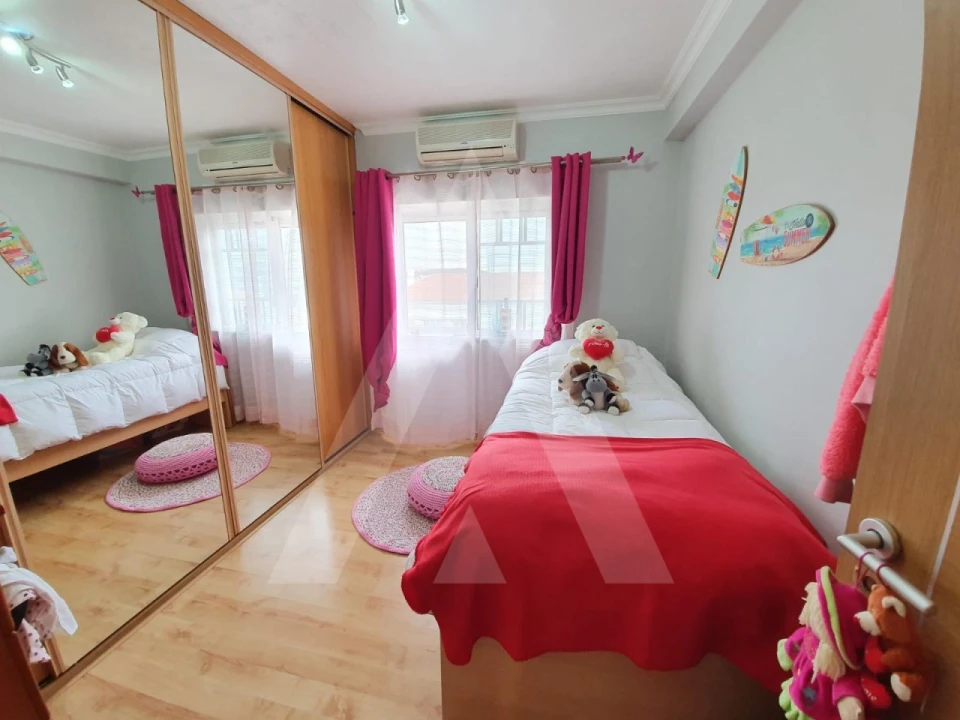 Apartamento T3 para Venda em Quelfes Foto 7
