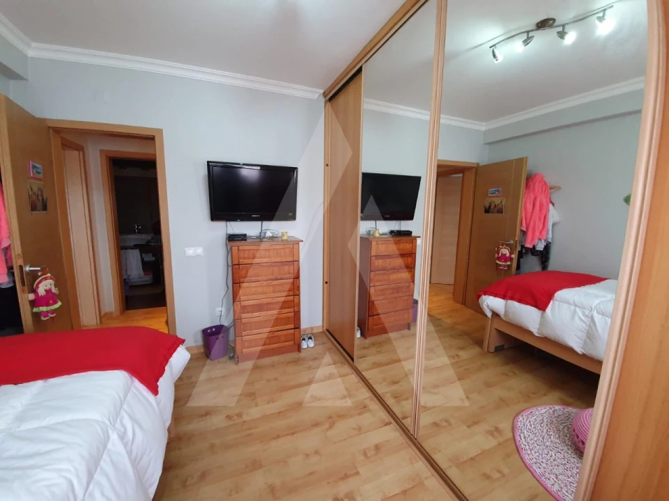 Apartamento T3 para Venda em Quelfes Foto 8