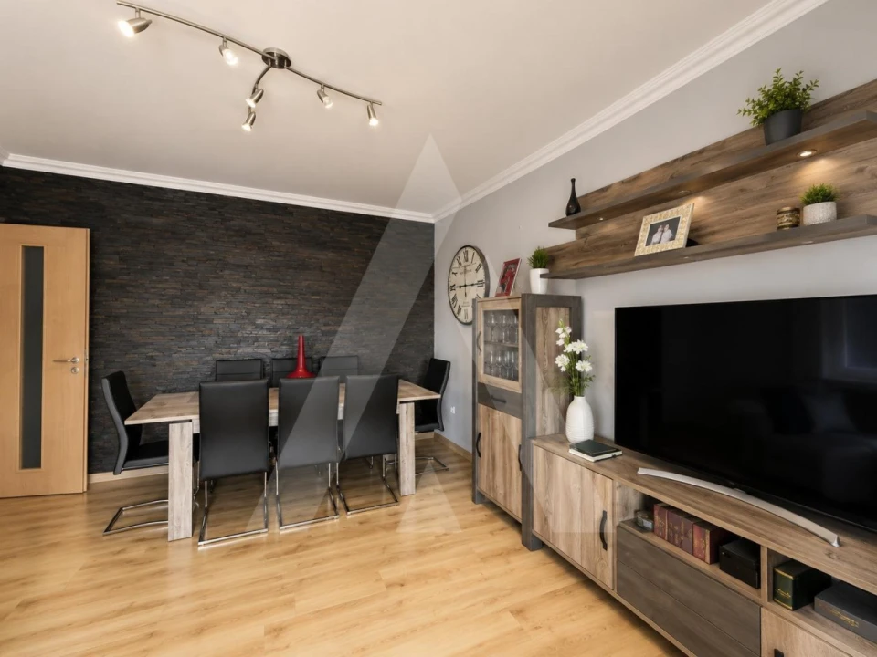 Apartamento T3 para Venda em Quelfes Foto 3