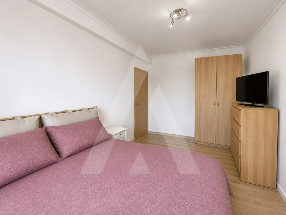 Apartamento T3 para Venda em Quelfes Foto 15