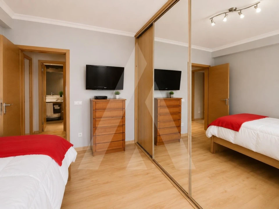 Apartamento T3 para Venda em Quelfes Foto 14
