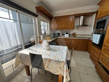 Apartamento T3 para Venda em Quelfes