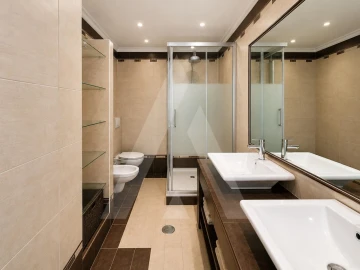 Apartamento T3 para Venda em Quelfes