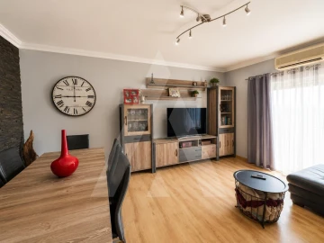 Apartamento T3 para Venda em Quelfes