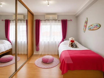 Apartamento T3 para Venda em Quelfes