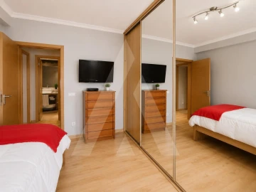 Apartamento T3 para Venda em Quelfes