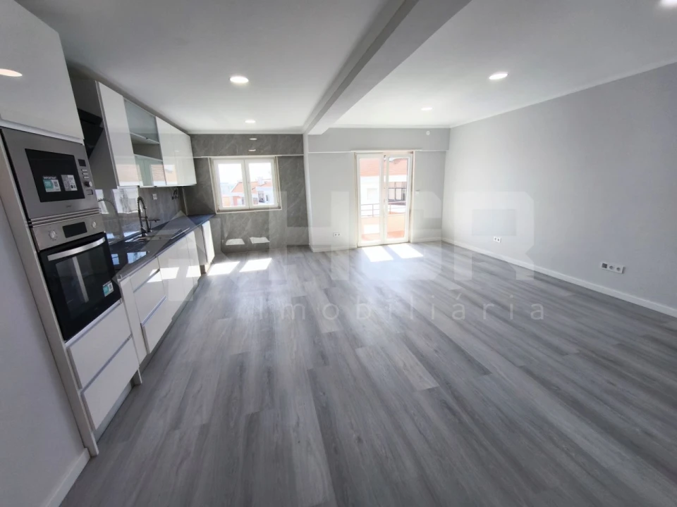 Apartamento T4 para Venda em Amora Foto 7