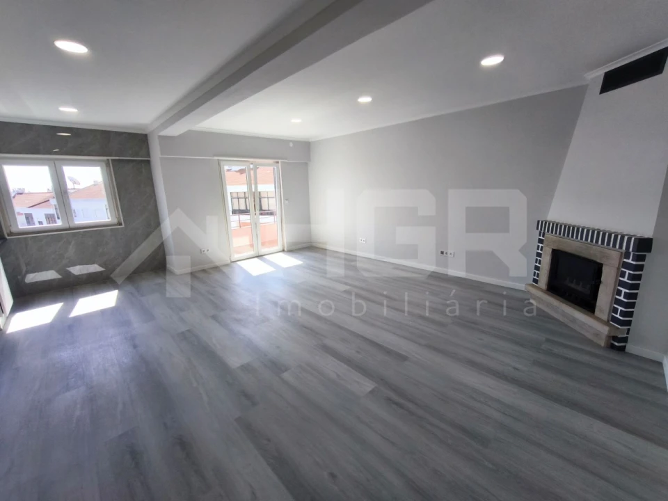 Apartamento T4 para Venda em Amora Foto 8
