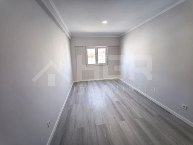 Apartamento T4 para Venda em Amora Foto 32