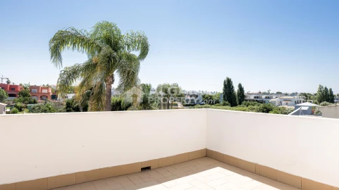 Moradia T6 para Venda em Quarteira