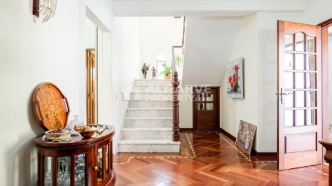 Moradia T6 para Venda em Quarteira