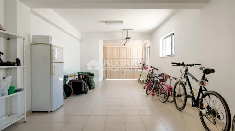 Moradia T6 para Venda em Quarteira