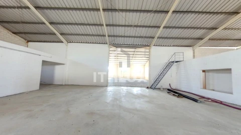 Armazém para Arrendamento em Monforte