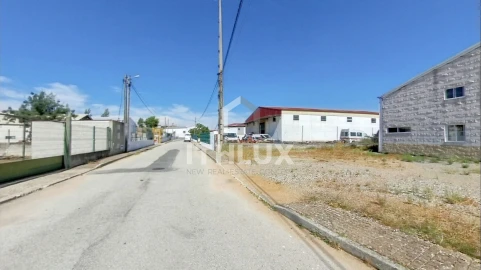 Armazém para Arrendamento em Monforte