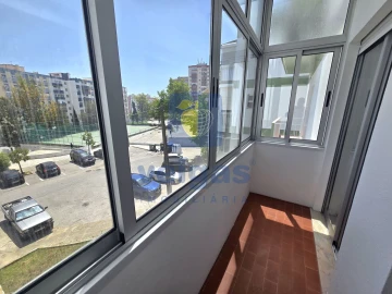 Apartamento T2 para Arrendamento em Laranjeiro e Feijó