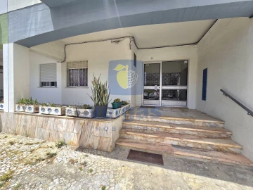 Apartamento T2 para Arrendamento em Laranjeiro e Feijó