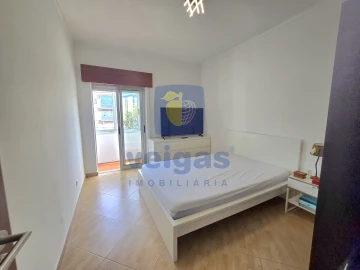 Apartamento T2 para Arrendamento em Laranjeiro e Feijó