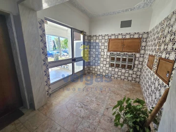 Apartamento T2 para Arrendamento em Laranjeiro e Feijó