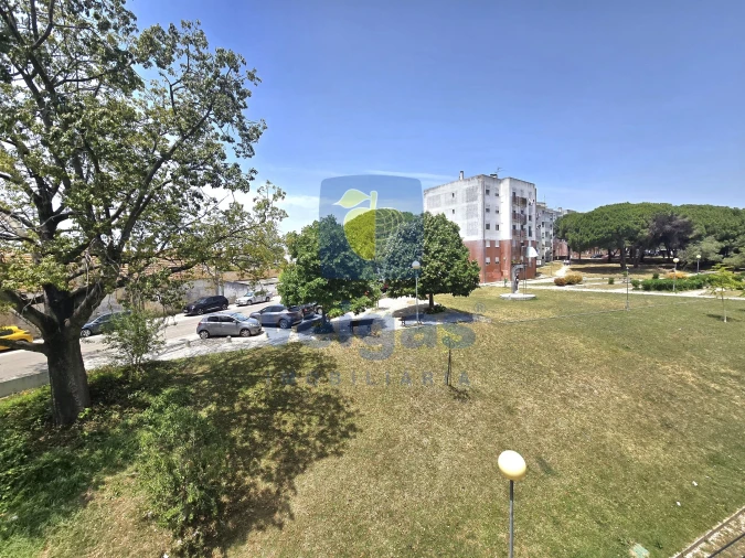 Apartamento T2 para Arrendamento em Laranjeiro e Feijó Foto 23